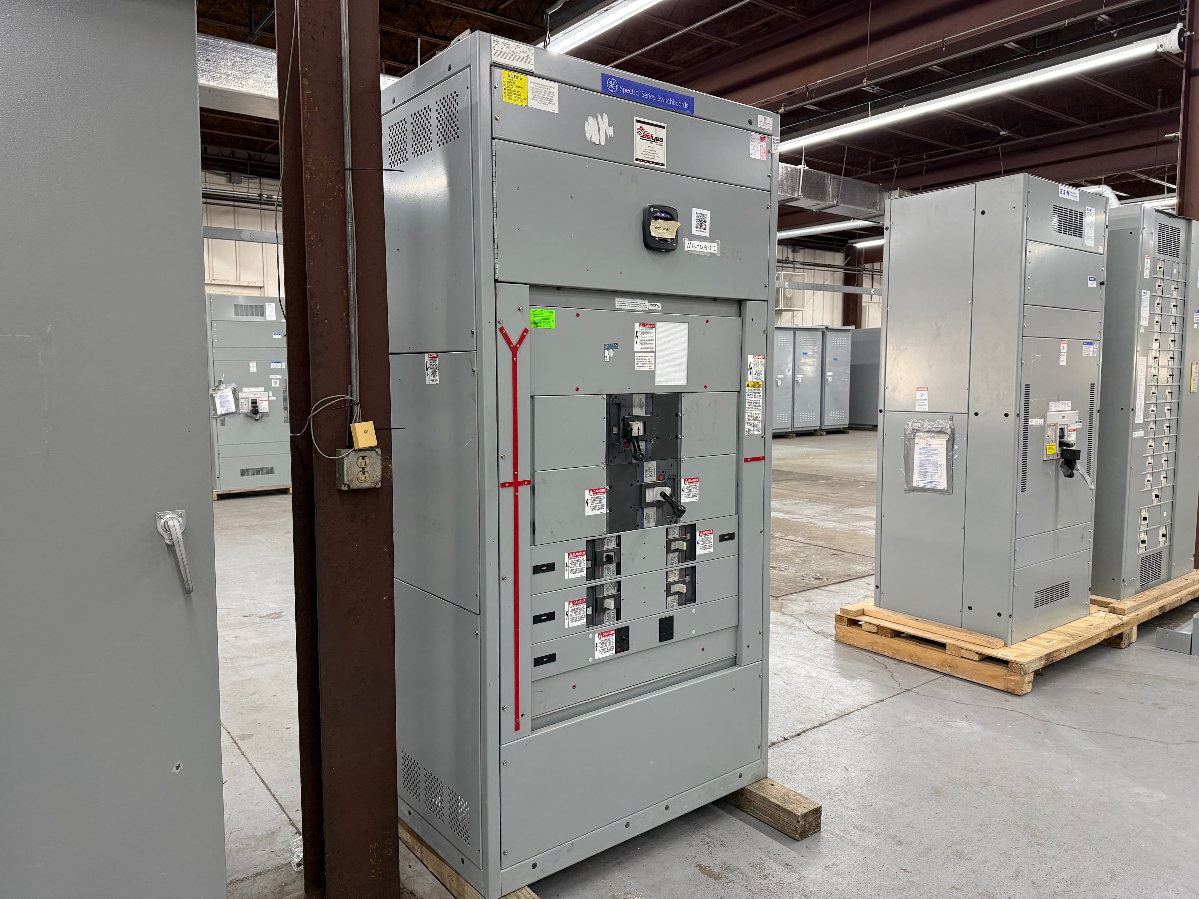 GE, 1600 AMP, 208Y/120 VOLTS, 1 SECTION second photo